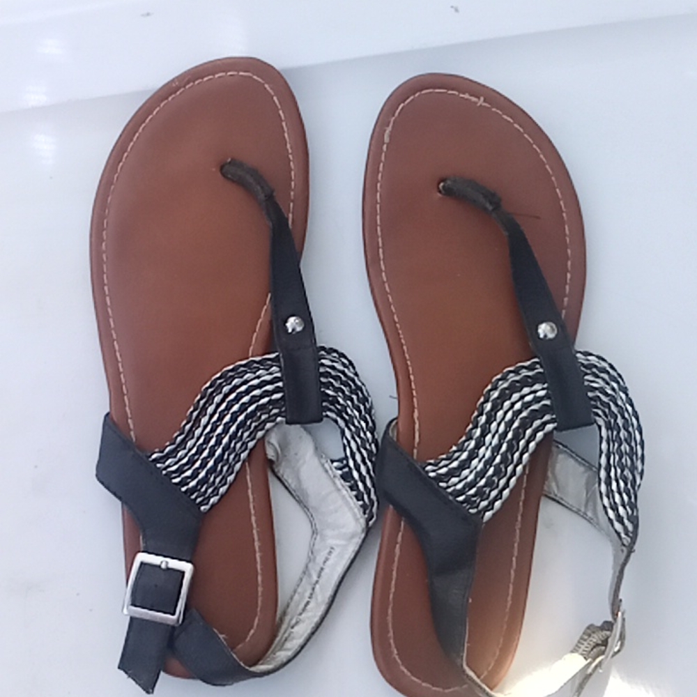 Sandles